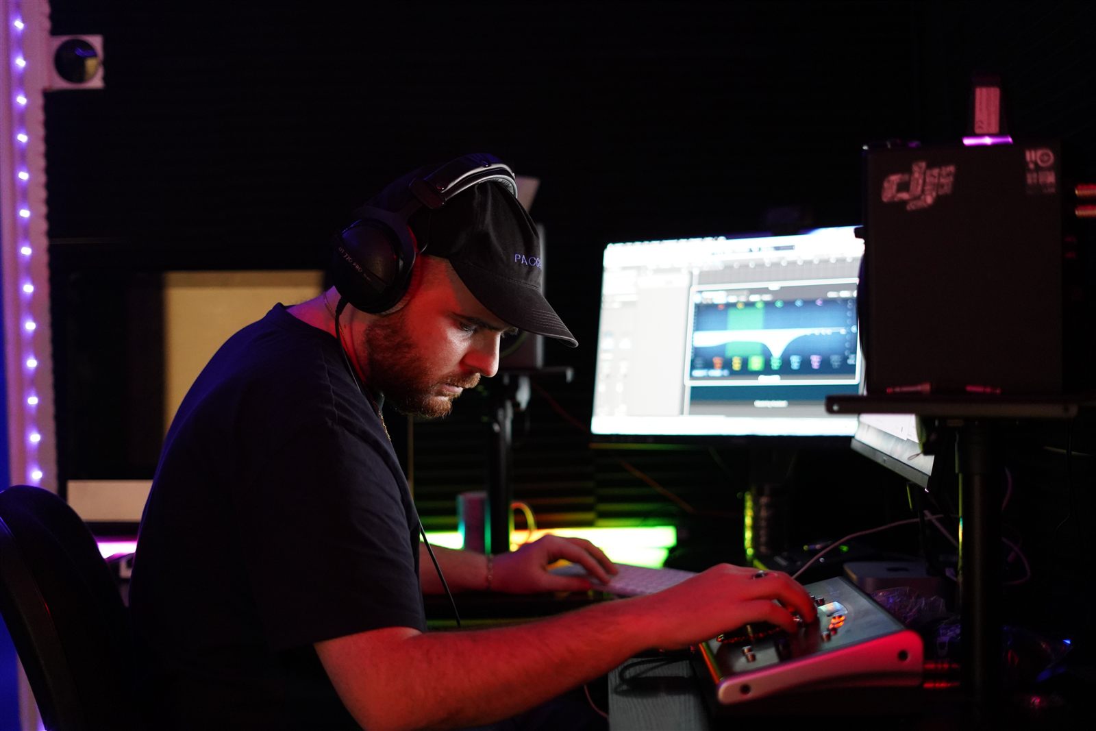 Session de travail au studio Deep Motion Production